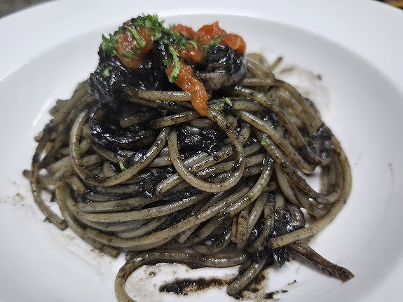 高知県高知市で洋食を食べるなら、イタリアンレストラン「アミーゴ」へ。デリバリー（宅配）や持ち帰り、飲み放題のコースやパーティープランも。