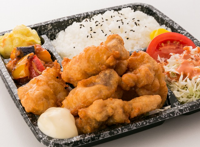 高知県高知市で洋食を食べるなら、イタリアンレストラン「アミーゴ」へ。デリバリー(宅配)や持ち帰り、飲み放題のコースやパーティープランも。