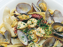 高知県高知市で洋食を食べるなら、イタリアンレストラン「アミーゴ」へ。デリバリー(宅配)や持ち帰り、飲み放題のコースやパーティープランも。