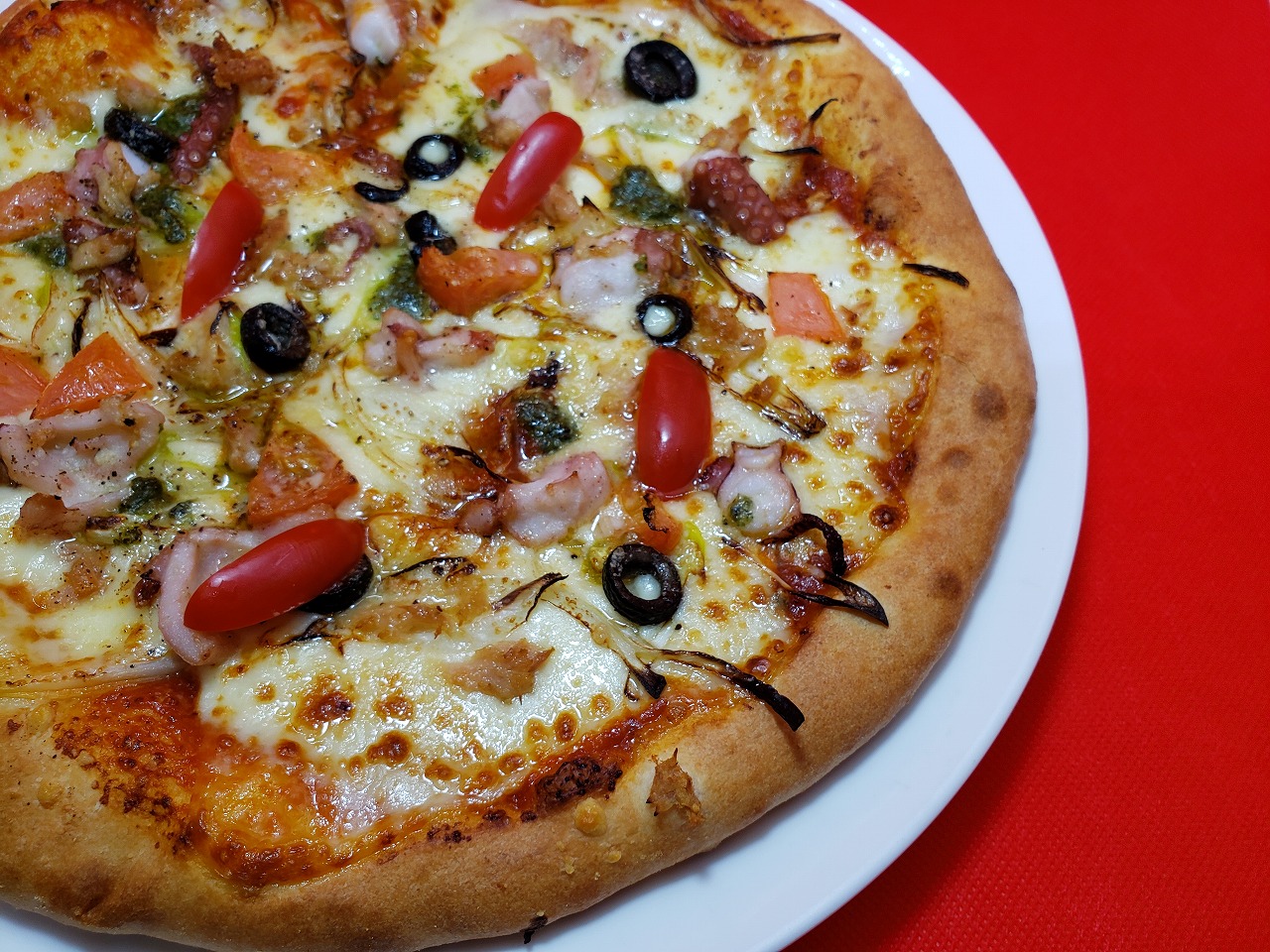 高知県高知市で洋食を食べるなら、イタリアンレストラン「アミーゴ」へ。デリバリー(宅配)や持ち帰り、飲み放題のコースやパーティープランも。
