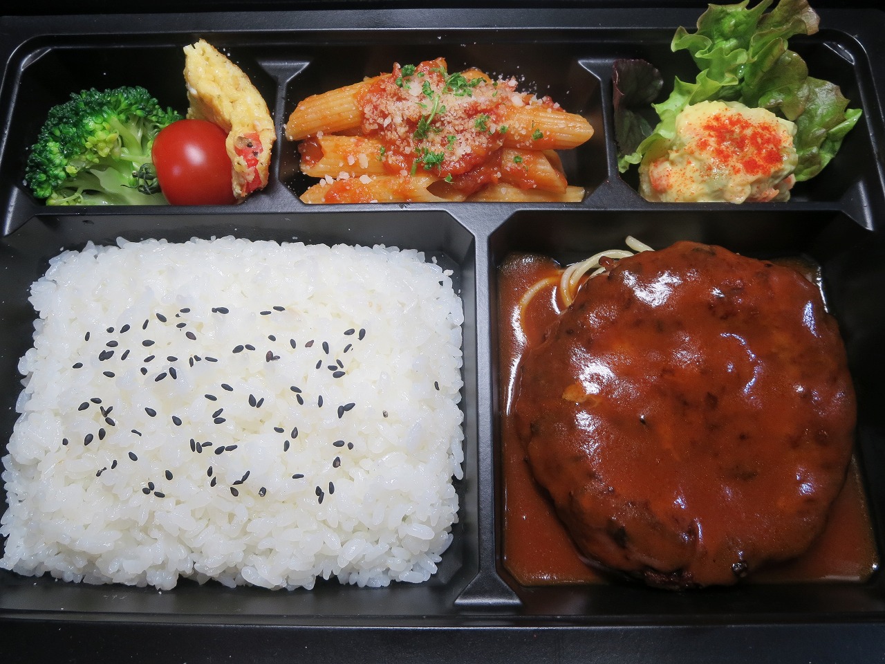 高知県高知市で洋食を食べるなら、イタリアンレストラン「アミーゴ」へ。デリバリー(宅配)や持ち帰り、飲み放題のコースやパーティープランも。