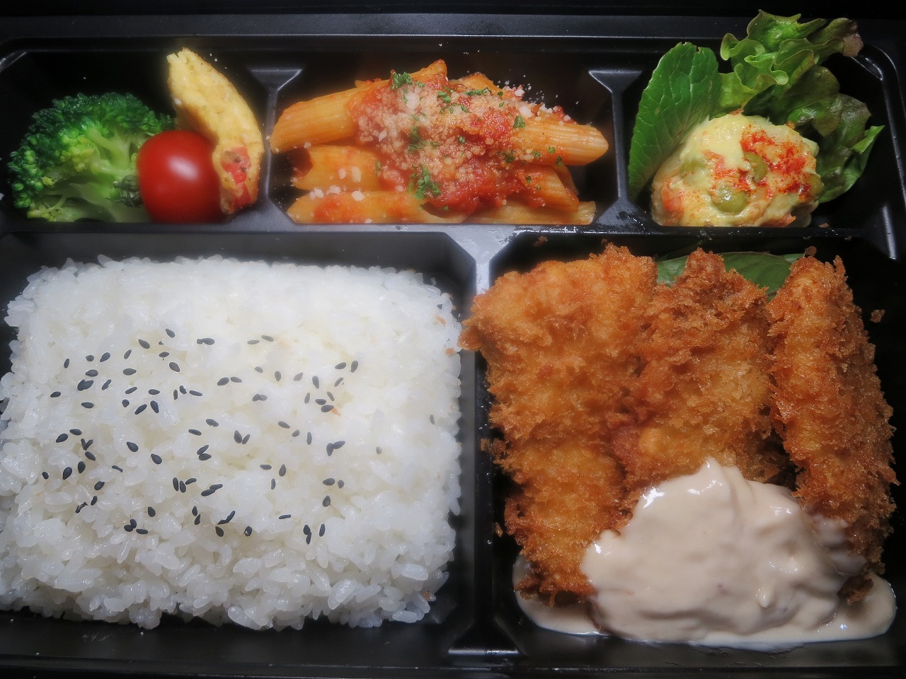 高知県高知市で洋食を食べるなら、イタリアンレストラン「アミーゴ」へ。デリバリー(宅配)や持ち帰り、飲み放題のコースやパーティープランも。