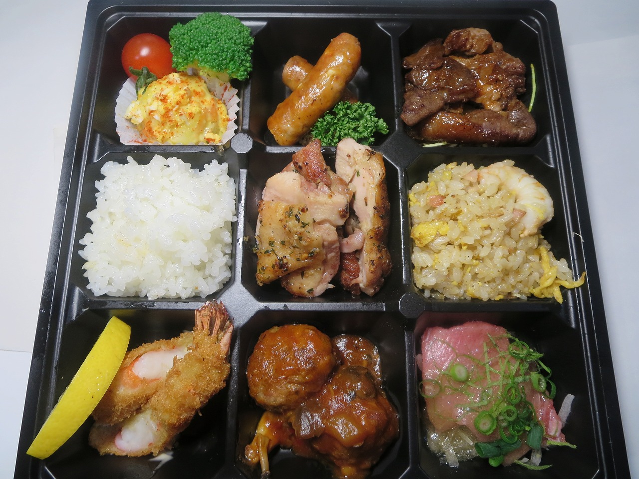 高知県高知市で洋食を食べるなら、イタリアンレストラン「アミーゴ」へ。デリバリー(宅配)や持ち帰り、飲み放題のコースやパーティープランも。