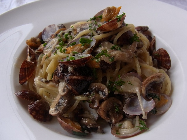 高知県高知市で洋食を食べるなら、イタリアンレストラン「アミーゴ」へ。デリバリー(宅配)や持ち帰り、飲み放題のコースやパーティープランも。